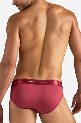 TEAMM8 Icon Sports Brief