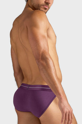 TEAMM8 Icon Sports Brief