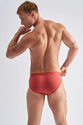 TEAMM8 Reign Sports Brief - Amber