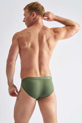 TEAMM8 Reign Sports Brief - Emerald